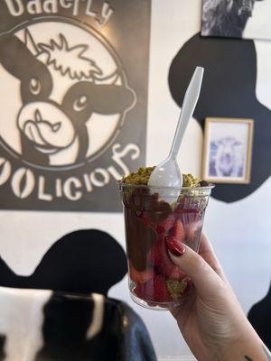 Dubai Cup (Dubai Chocolate, Strawberries, Pistachios) Used Nutella instead of Dark Chocolate