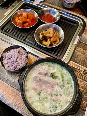 Seolleongtang - Korean ox bone soup