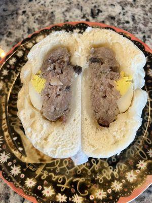 Bánh Bao Nhan Thit = pork & egg bun (top)