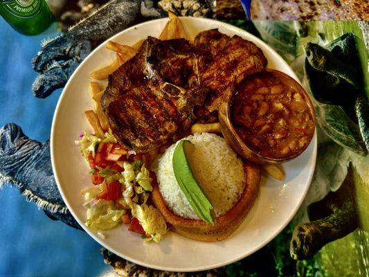 Fogon 593 Restaurant & Bar