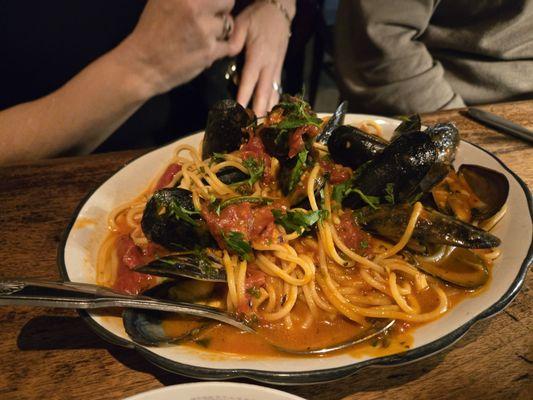 Mussels marinara linguine