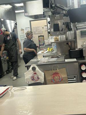 Shift mgr with no gloves on