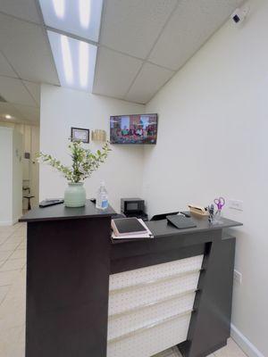 Eyebrow threading, Facial, Waxing, Eyelashes, Henna/Tattoo