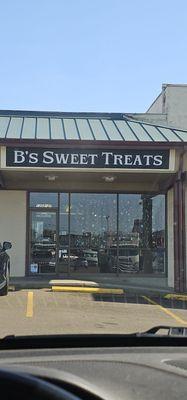 This is one of the best places to get cakes cookies cupcakes you name it they do it all.