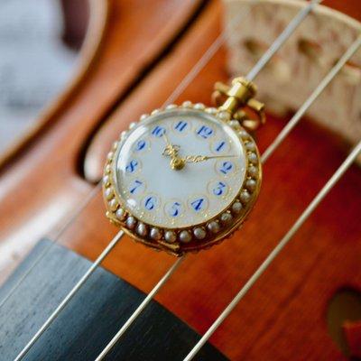 Miniature gold watch pendant from the early 1900's (Le Coultre, gold, split pearls, back with rose-cut diamonds and blue enamel)