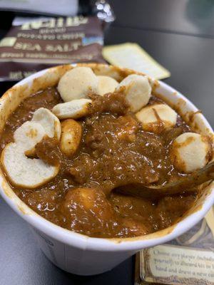 Chili, has a kick. Comes with 2 packets of crackers.