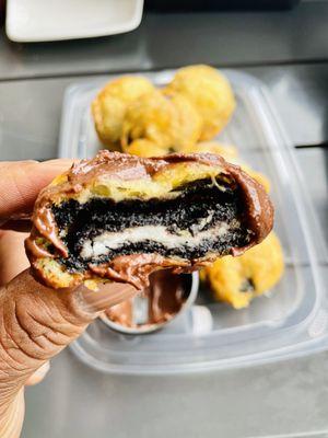 Fried Oreos with chocolate sauce