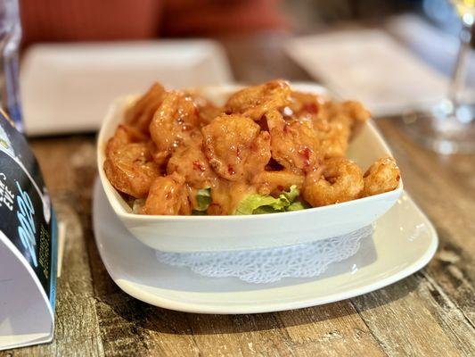 Dogtooth Bar & Grill