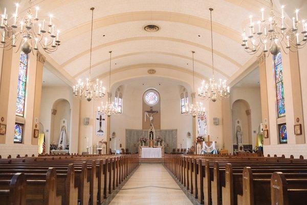 Holy Savior Catholic Church, Interior