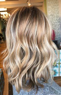 Beautiful colormelt. Dimensionalhaircolor using balayage technique