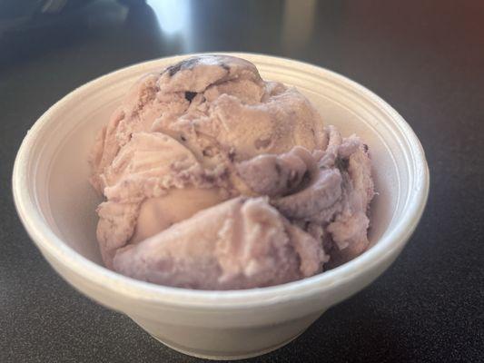 Huckleberry single scoop