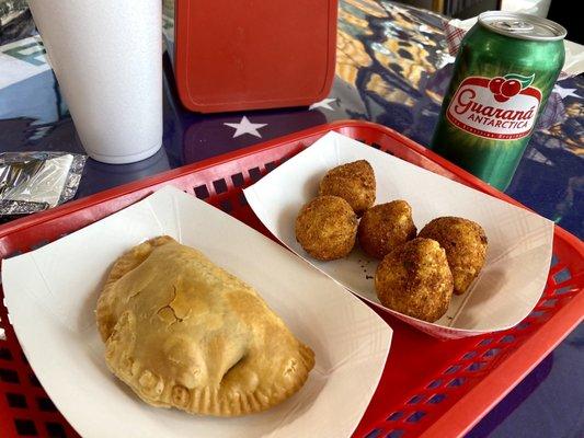 Pastel and coxinha.
