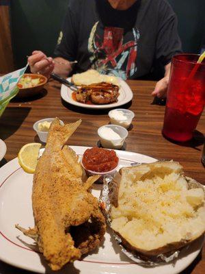 Very tasty whole catfish and thick juicy porkchop. Place is like a fog outside but when you enter its like a prince.
