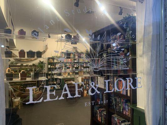 Store Walk Up - Leaf & Lore est. 2025