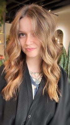 Lived in highlight, golden blonde, low maintenance color