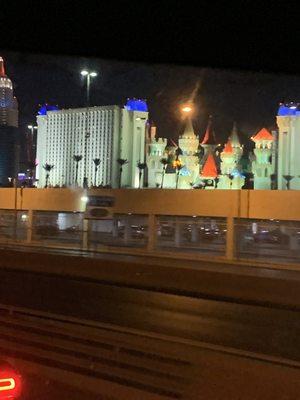 Mutuamente un hermoso paítio y un agradable ambiente se los recomiendo