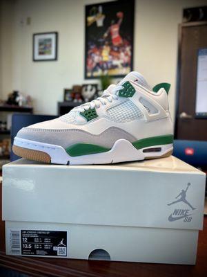 Jordan 4 SB