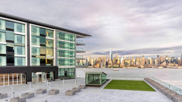 Envue, Autograph Collection