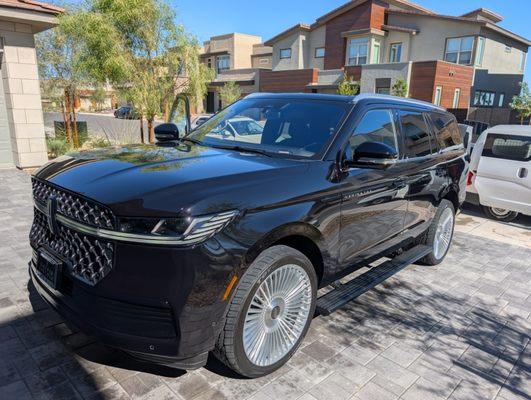 Lincoln Navigator Exterior Detail