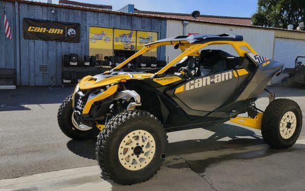 2024 CAN-AM MAVERICK R X RS WITH SMART-SHOX 999T DCT
GIVE YOURSELF AN EDGE BLAST THROUGH THE GNARLIEST STUFF AND LOOK GOOD DOING IT!