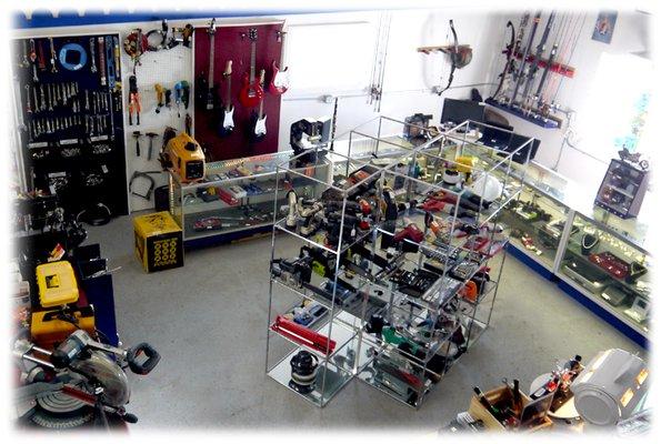 Clean, well organized and friendly! New, like new and gently used tools, electronics, music equipment, outdoor equipment, novelties, & more!