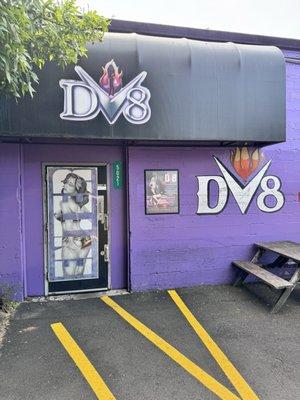 DV8 Lounge
