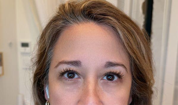 The magical doll eye shape instantly enlarges the eyes