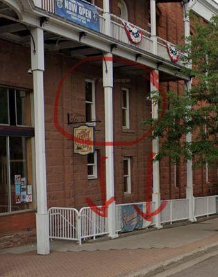Windows of room 43 circled in red and arrows pointing to smoking area in stairwell