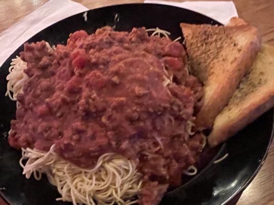 Giant plate of spaghetti with garlic toast