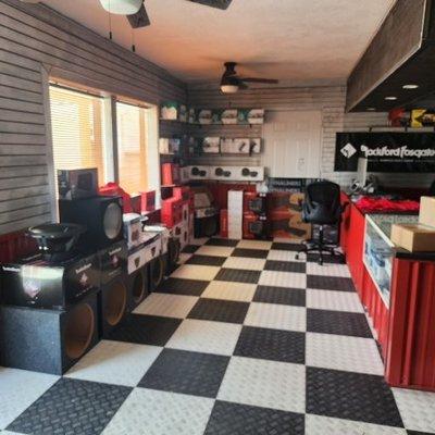 Showroom of Deion car audio have much more in stock best prices !