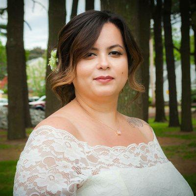 Angela Vazquez, Licensed Sales Associate