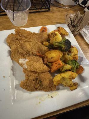 Catfish platter with mixed veggies