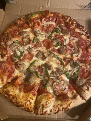 Lg regular crust deluxe pizza