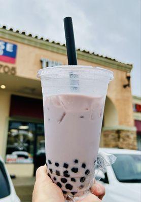 Taro drink with Boba, oat milk, less sweet (0%). Perfect!