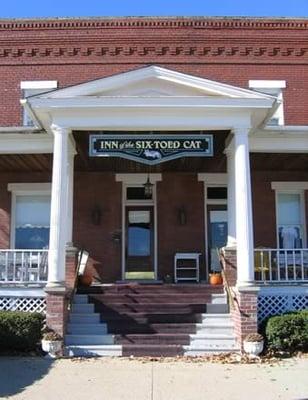 Inn of the Six-Toed Cat