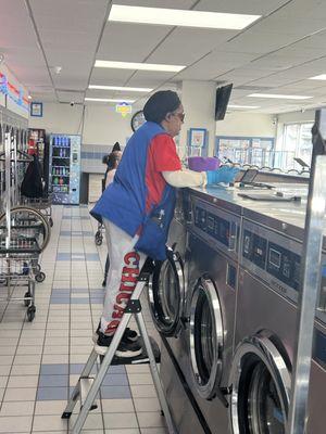 Super Wash Laundromat