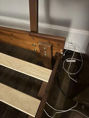 Damaged bed (missing screws)