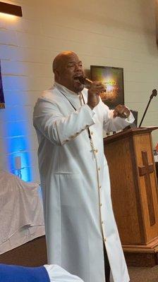 Senior Pastor Nathan E Justin