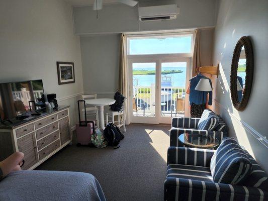 Knapp's Narrows Marina & Inn