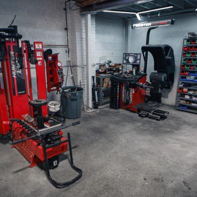 We use the best tools from Hunter tire touchless machines to Snap on tools
