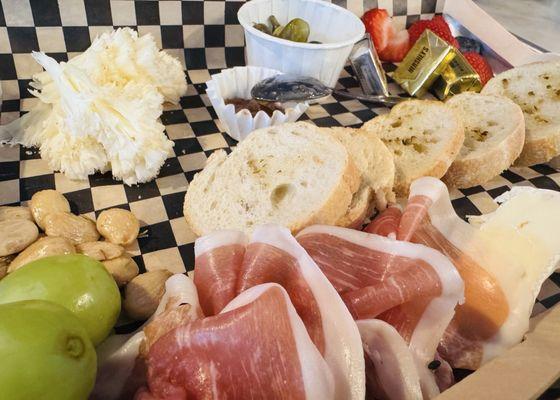 CheeseMé Charcuterie Boards