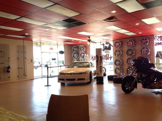 Custom cars in the show room!! And a lot of selection