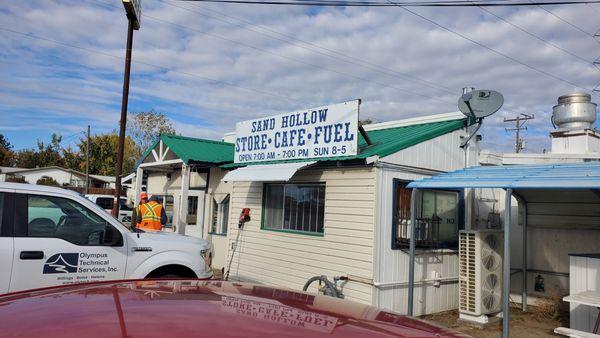 Sandhollow Country Market