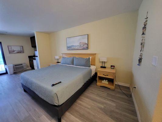 Oceanfront 1 king with Kitchen 502