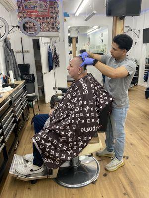 Ecuamex Internacional Barber Shop
