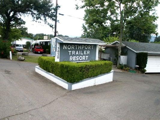 RV and residential mobile homes on Clearlake in Lakeport CA