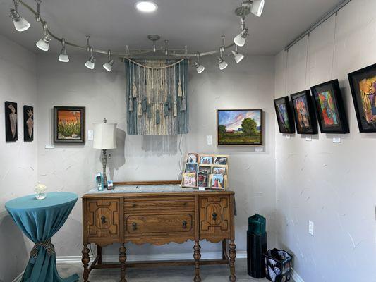 Charming entry gallery