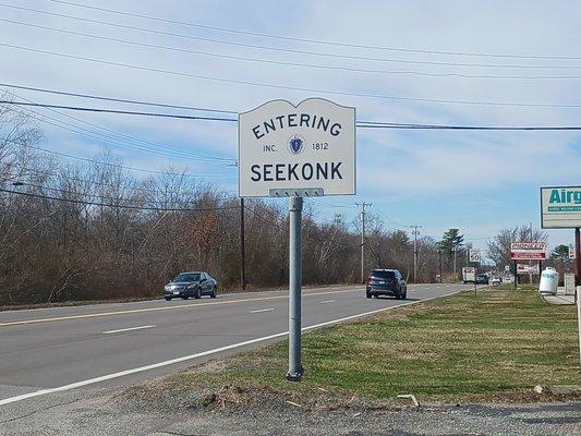 Entering Seekonk on U.S. 6 from Rehoboth.