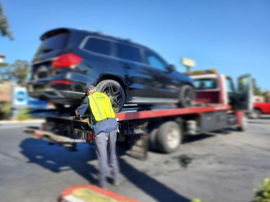 Dave hooking my ride up.