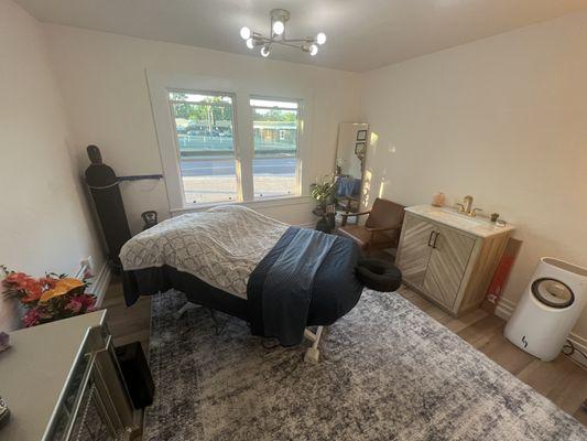 Massage & Cryotherapy treatment room